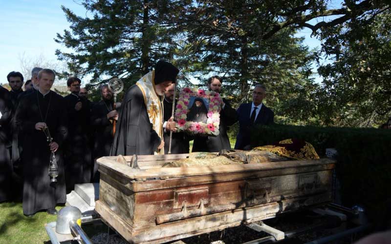 изношење светих моштију преподобног епископа Герасима Авидског из гроба