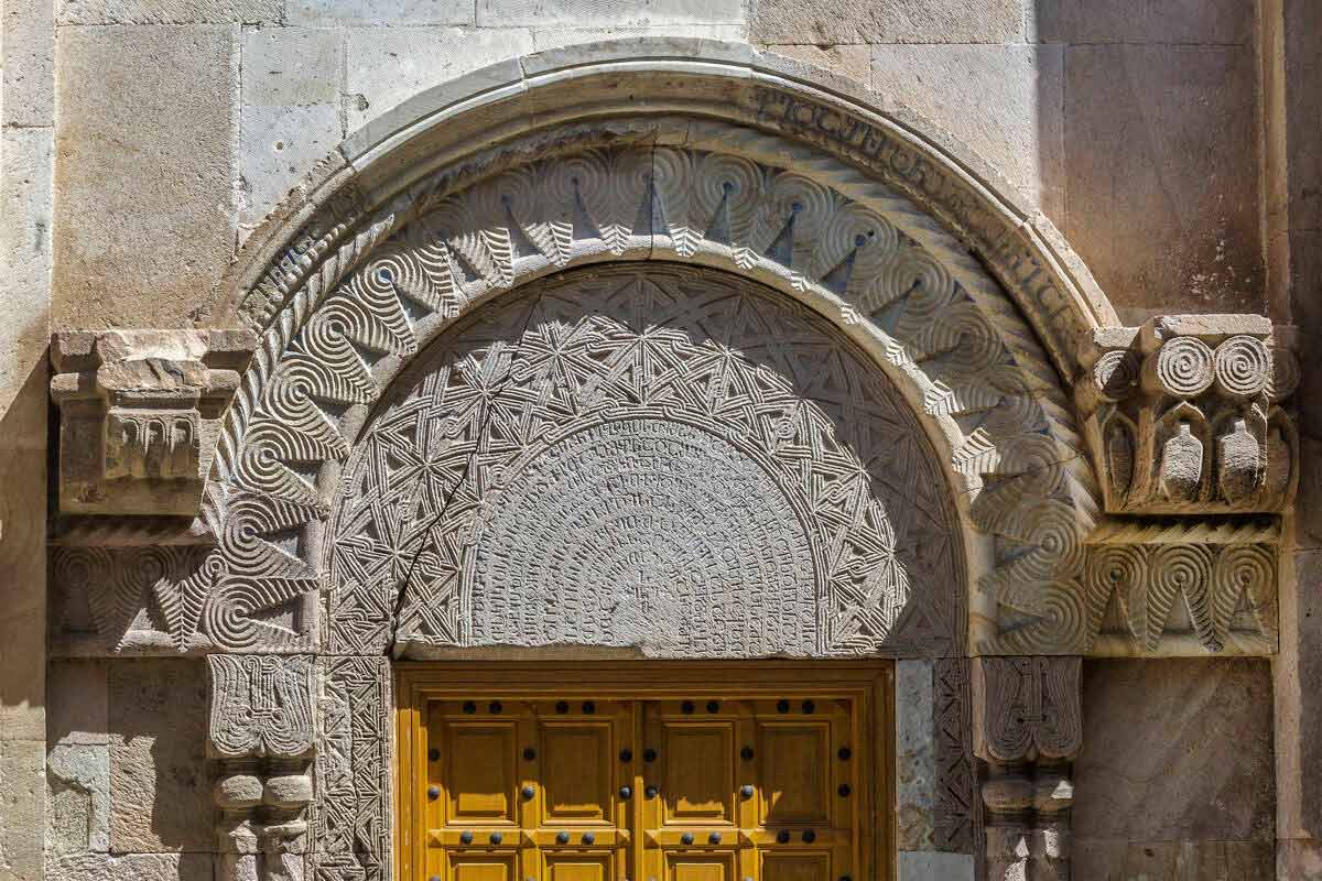 грузијски манастир Ишхан, јужни тимпан