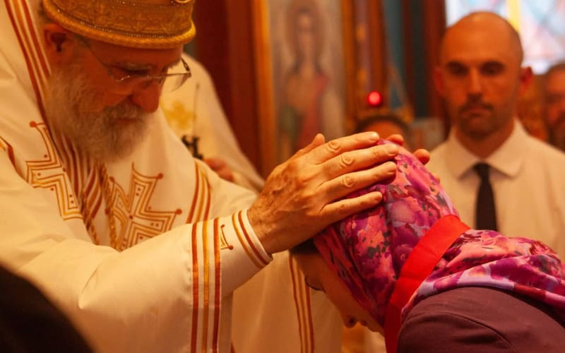 митрополит Сава Испер се моли и благосиља 