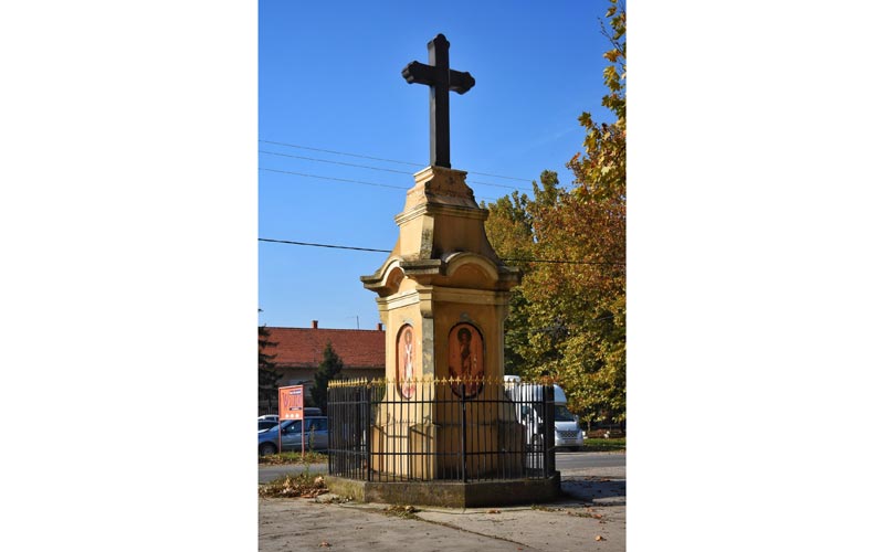 Крст на месту првобитне цркве у Баваништу (фото: М. Николић) 