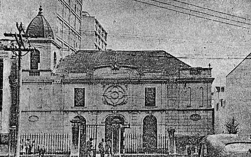 Foto da antiga Igreja da Anunciação à Nossa Senhora (na região da 25 de Março), fundada em 1904, sendo a primeira igreja ortodoxa do Brasil.