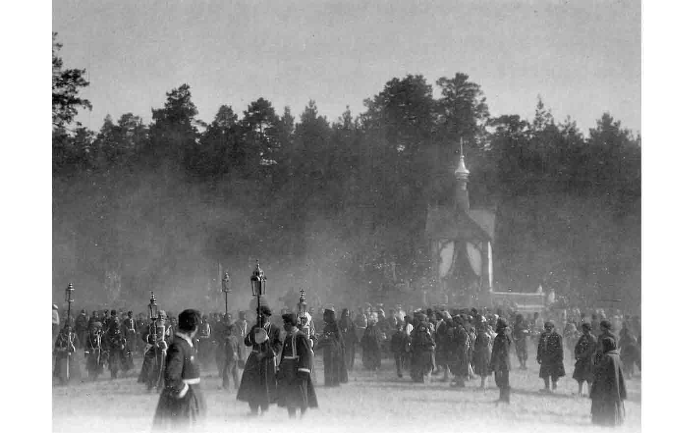 1903. у Дивејево је стигло око 300.000 ходочасника и више од 500 свештеника (Фома)