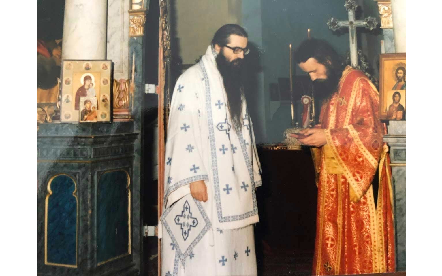 владика бачки Иринеј (Буловић) и у оно време јерођакон Фотије (Сладојевић)