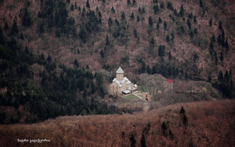 манастир Кинцвиси, поглед са узвишице