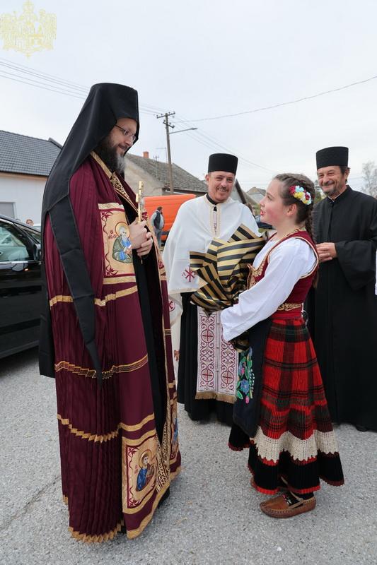 Освећење крстова за храм у Вајској