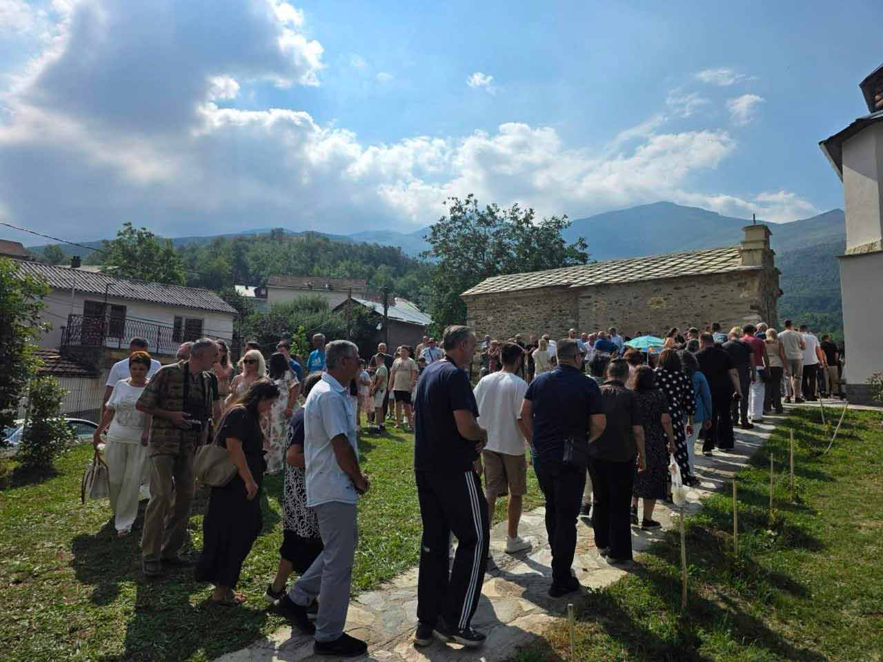Мушниково, литија око цркве свете Петке за славу