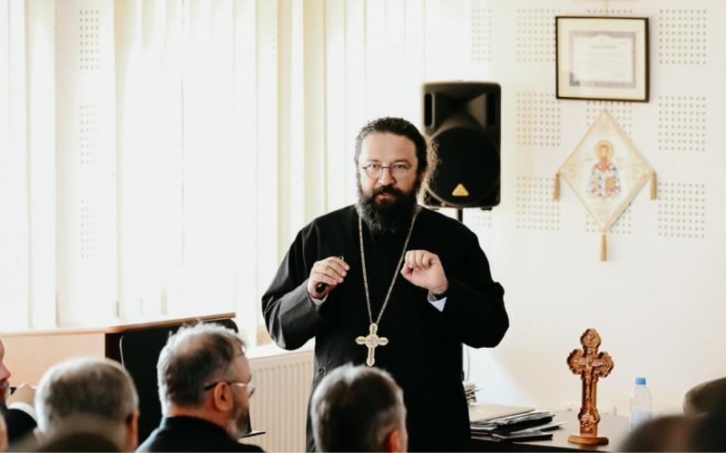 Свештеник Пол Силади