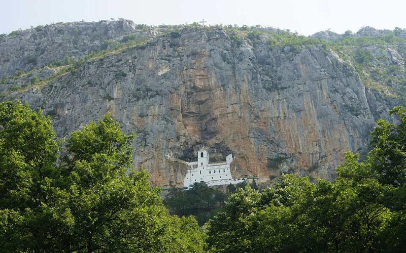Манастир Острог (panoramio), аутор: Dragan Jankovic Faza, извор: https://commons.wikimedia.org/wiki/File:Manastir_Ostrog_-_panoramio.jpg